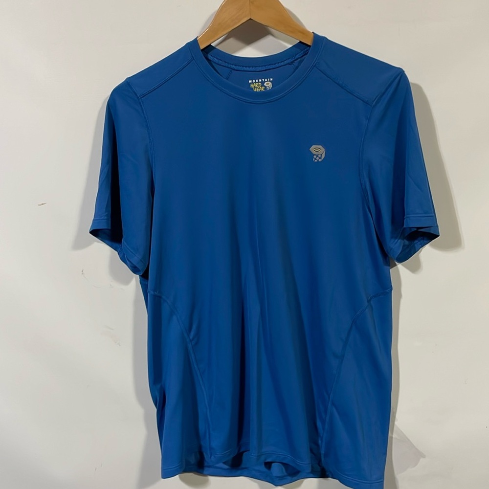 Mountain hardwear athletic t-shirt